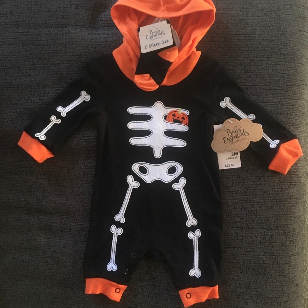 Baby Essentials Two Piece Halloween Set. NWT.